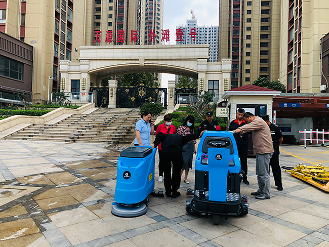  鼎潔盛世洗地機(jī)助力小區(qū)停車(chē)場(chǎng)，零差評(píng)57